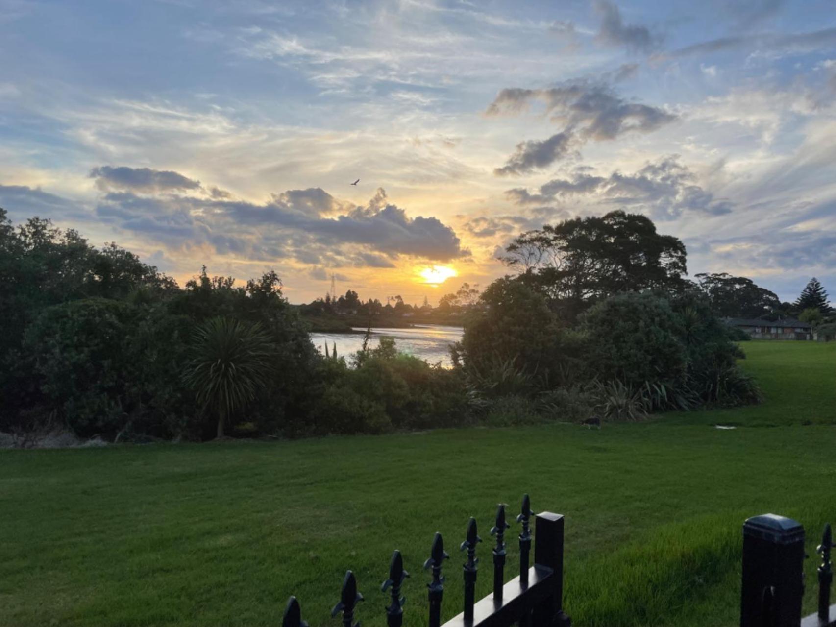 Relax By The Tamaki River โอ๊คแลนด์ ภายนอก รูปภาพ